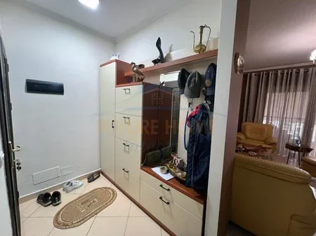 Tirane, shitet apartament 3+1 Kati 5, 121 m² 200.000 € 