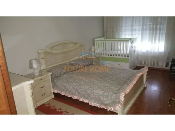 Tirane, jepet me qera apartament 1+1 Kati 3, 84 m² 550 € (Pazari i Ri)