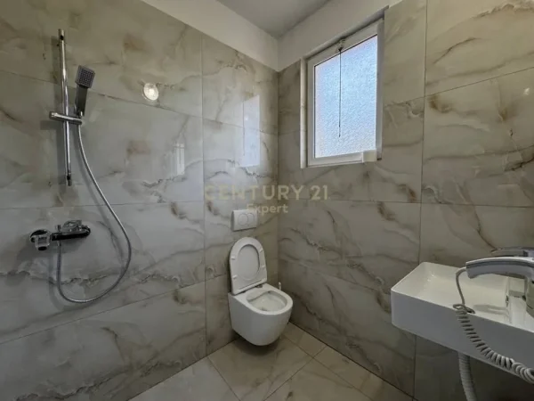 Tirane, shes hotel , 1.310 m² 2.000.000 € (Mullet)