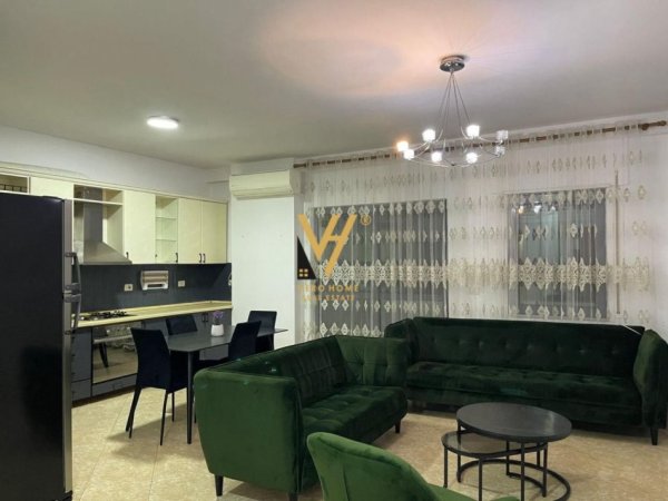 Tirane, jepet me qera apartament 2+1+Ballkon Kati 4, 105 m² 750 € (KOMUNA E PARISIT)