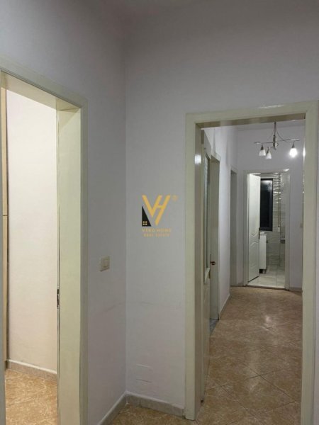 Tirane, jepet me qera apartament 2+1+Ballkon Kati 4, 105 m² 750 € (KOMUNA E PARISIT)