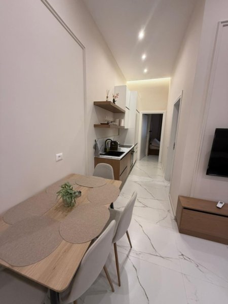 Tirane, jepet me qera apartament 2+1+Aneks+Ballkon , 80 m² 1.200 € (rruga mine peza)