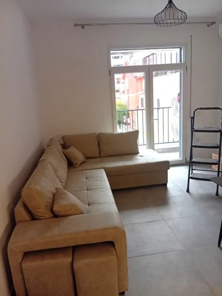 Jepet me Qera Apartament 1+1 ne 5 Maji afer me Cocordin,  450 €uro
