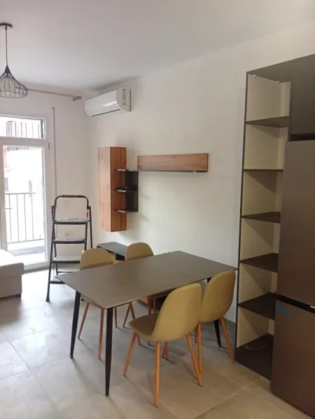 Jepet me Qera Apartament 1+1 ne 5 Maji afer me Cocordin,  450 €uro