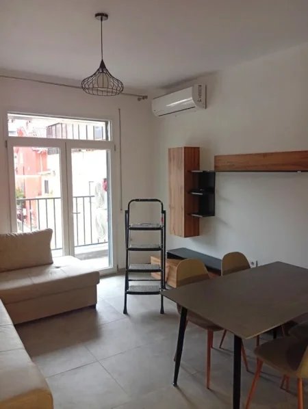 Jepet me Qera Apartament 1+1 ne 5 Maji afer me Cocordin,  450 €uro