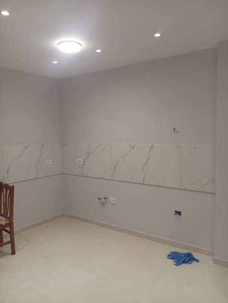 Jepet me Qera Apartament 2+1+2  Përshtatshëm për Biznes ne 5 Maji,  550 €URO