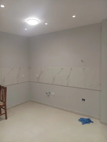 Jepet me Qera Apartament 2+1+2  Përshtatshëm për Biznes ne 5 Maji,  550 €URO