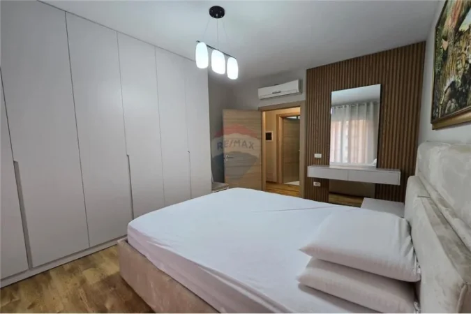 Tirane, jepet me qera apartament 2+1 , 130 m² 1.000 € (Kompleksi Delijorgji)