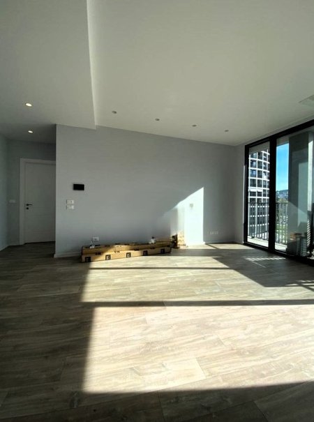 Tirane, jepet me qera zyre Kati 4, 124 m² 1.300 € (Lake View)