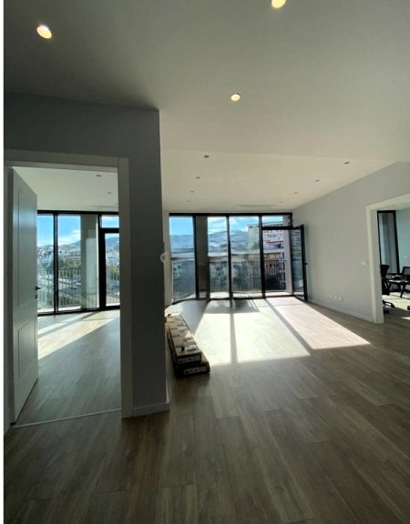 Tirane, jepet me qera zyre Kati 4, 124 m² 1.300 € (Lake View)