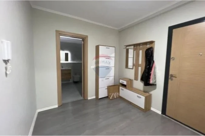Tirane, jepet me qera apartament 1+1 Kati 1, 65 m² 500 € (Rruga 5 Maji)