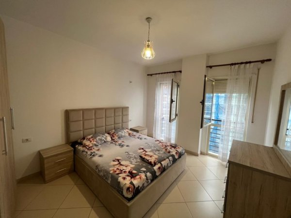 Tirane, jepet me qera apartament 1+1 Kati 6, 450 € 