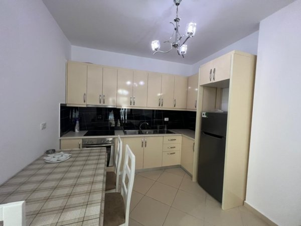 Tirane, jepet me qera apartament 1+1 Kati 6, 450 € 