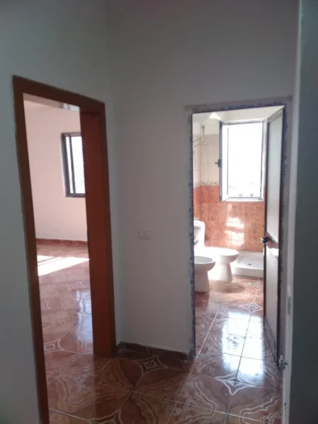 Tirane, jepet me qera apartament 2+1+Ballkon Kati 2, 86 m² 500 € (rruga hasim vokshi)
