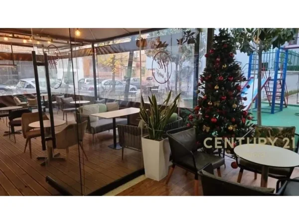 Tirane, jepet me qera bar-kafe Kati 0, 160 m² 2.000 € (Myslym Shyri)