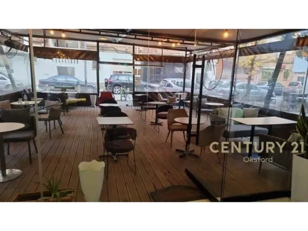 Tirane, jepet me qera bar-kafe Kati 0, 160 m² 2.000 € (Myslym Shyri)