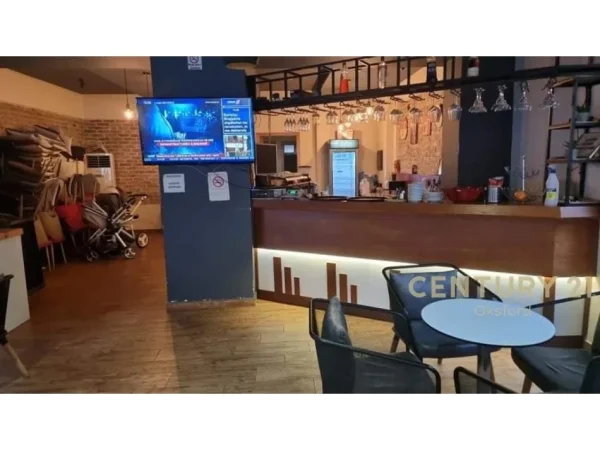 Tirane, jepet me qera bar-kafe Kati 0, 160 m² 2.000 € (Myslym Shyri)