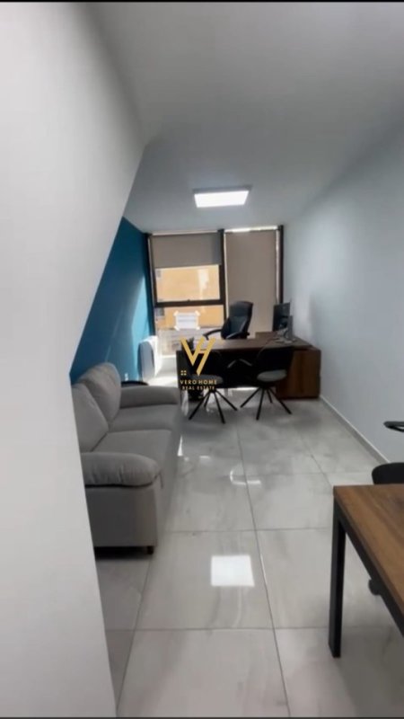 Tirane, jepet me qera zyre Kati 1, 28 m² 500 € (MYSLYM SHYRI)