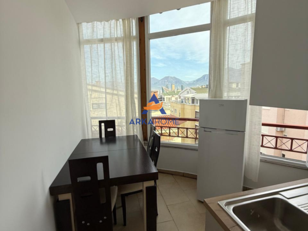 Tirane, jap me qera apartament 2+1+Ballkon Kati 4, 110 m² 700 € 