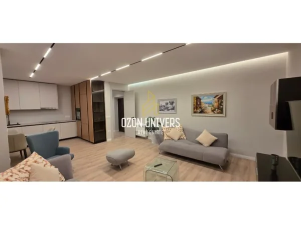 Tirane, jepet me qera apartament 2+1+Ballkon Kati 10, 118 m² 1.300 € (Rruga e Barrikadave)