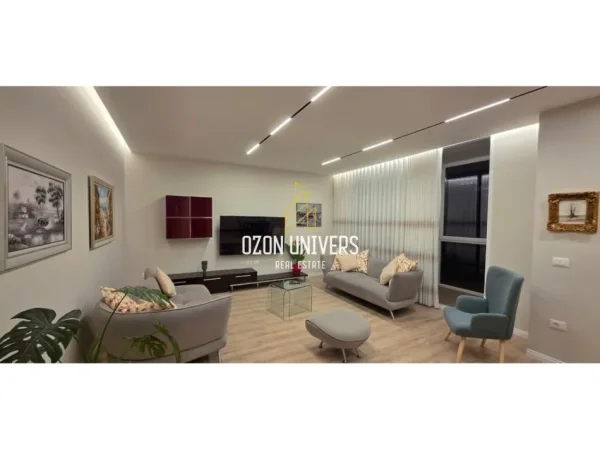 Tirane, jepet me qera apartament 2+1+Ballkon Kati 10, 118 m² 1.300 € (Rruga e Barrikadave)