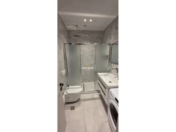 Tirane, jepet me qera apartament 2+1+Ballkon Kati 10, 118 m² 1.300 € (Rruga e Barrikadave)