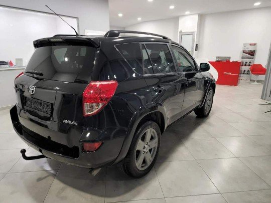 Tirane, shes SUV Toyota Rav 4 Nafte, e zeze manuale 5.200 €