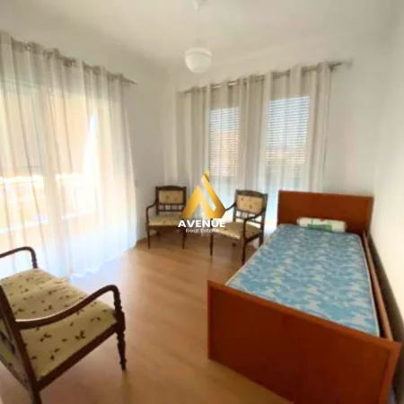 Tirane, jepet me qera apartament 3+1+Ballkon Kati 5, 120 m² 650 € (ferit xhajko)