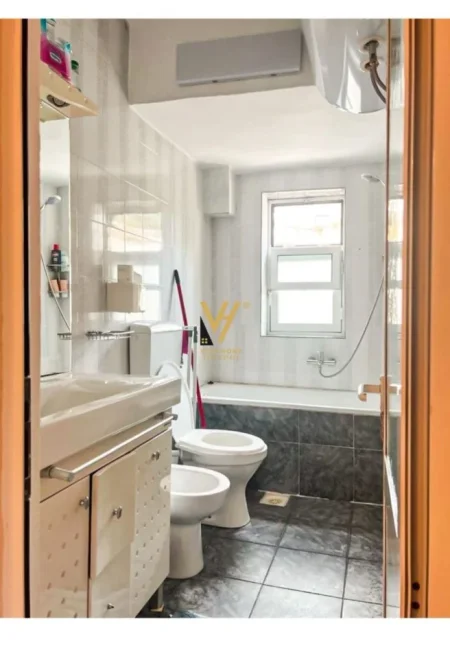 Tirane, jepet me qera apartament 2+1+Ballkon Kati 3, 80 m² 700 € (MYSLYM SHYRI)