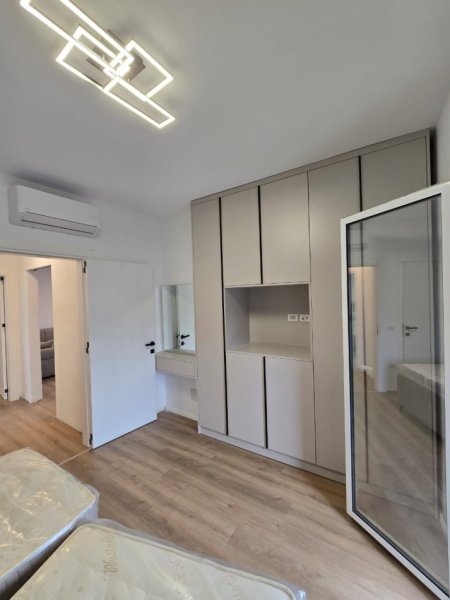 Tirane, jepet me qera apartament 2+1 , 150 m² 1.400 € 