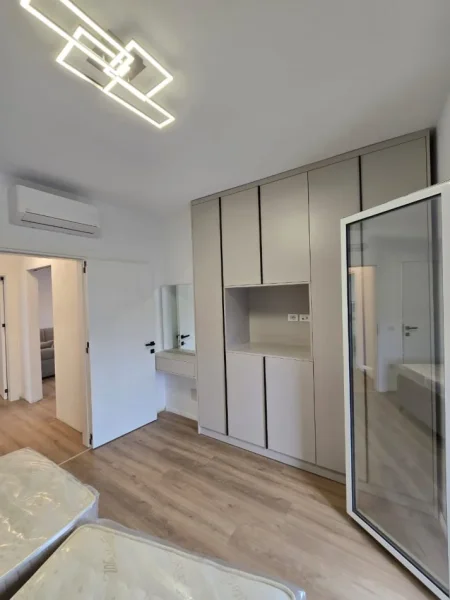 Tirane, jepet me qera apartament 2+1 , 150 m² 1.400 € 
