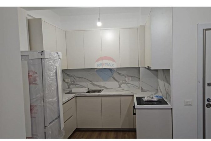 Tirane, jepet me qera te Fresku apartament 1+1 Kati 1, 400 €