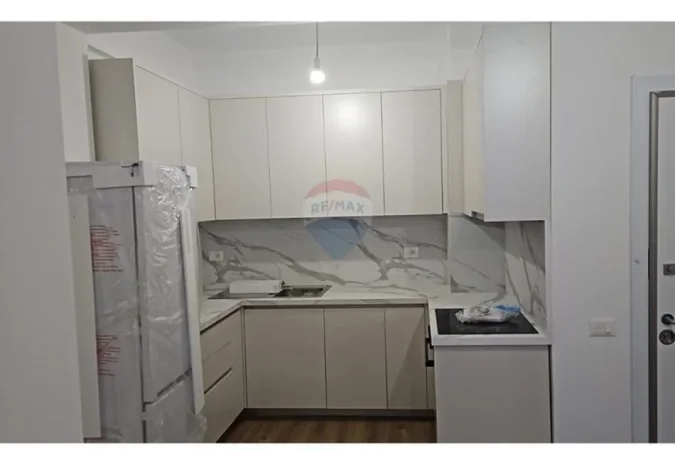 Tirane, jepet me qera te Fresku apartament 1+1 Kati 1, 400 €