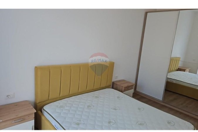 Tirane, jepet me qera te Fresku apartament 1+1 Kati 1, 400 €