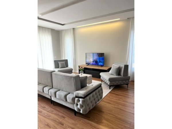 Tirane, jepet me qera Vile 2 Katshe , 800 m² 1.600 € (Prush)