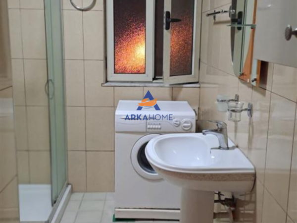 Tirane, jepet me qera apartament 1+1+Ballkon Kati 3, 75 m² 519 € 