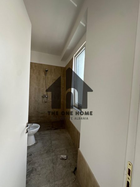 Tirane, shitet apartament 2+1+Ballkon Kati 3, 93 m² 238.000 € (Liqeni That)