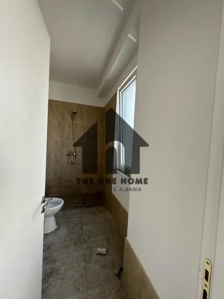 Tirane, shitet apartament 2+1+Ballkon Kati 3, 93 m² 238.000 € (Liqeni That)