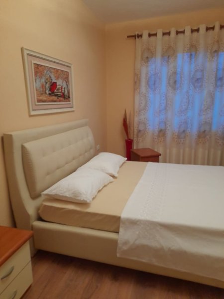 Tirane, jepet me qera apartament 2+1+Ballkon Kati 4, 70 m² 520 € (Mozaiku i Tiranes)
