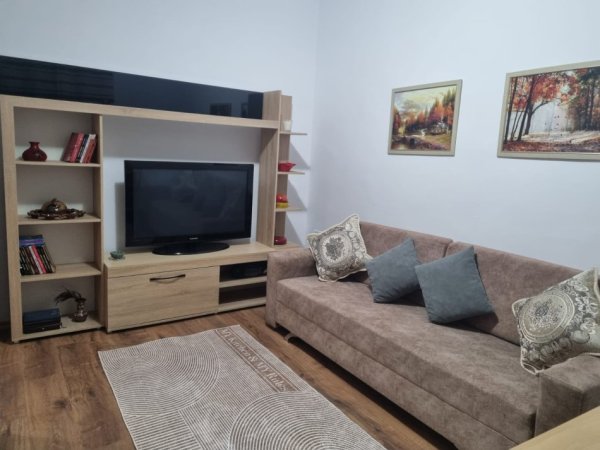 Tirane, jepet me qera apartament 2+1+Ballkon Kati 4, 70 m² 520 € (Mozaiku i Tiranes)