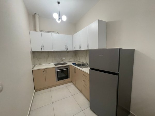 Tirane, shitet apartament 1+1 Kati 1, 85 m² 95.000 € (Rruga e Dajtit)