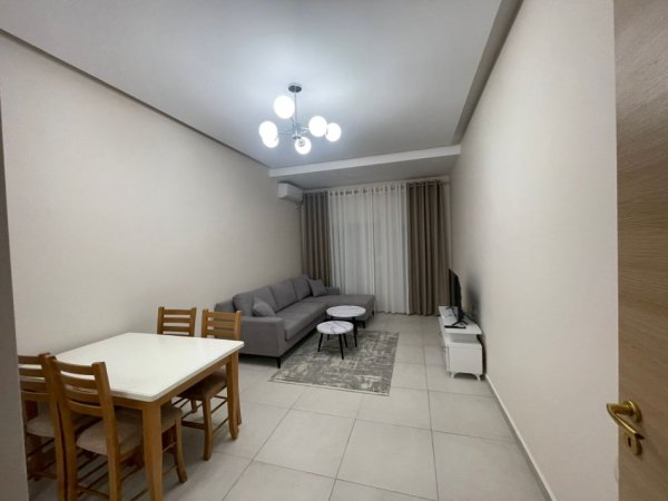 Tirane, shitet apartament 1+1 Kati 1, 85 m² 95.000 € (Rruga e Dajtit)