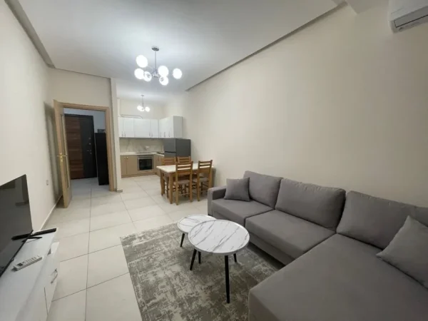 Tirane, shitet apartament 1+1 Kati 1, 85 m² 95.000 € (Rruga e Dajtit)