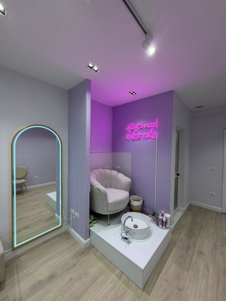 Tirane, jepet me qera zyre Kati 0, 40 m² 600 € (liqeni i thate)