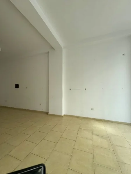 Shitet Apartament 3+1 me Hipotekë tek Kodra e Diellit,  270.000 €uro