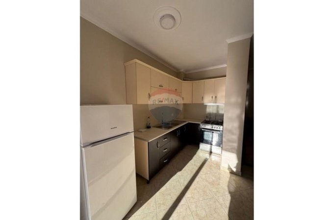 Tirane, jepet me qera ne Astir apartament 2+1 Kati 7, 90 m² 450 €
