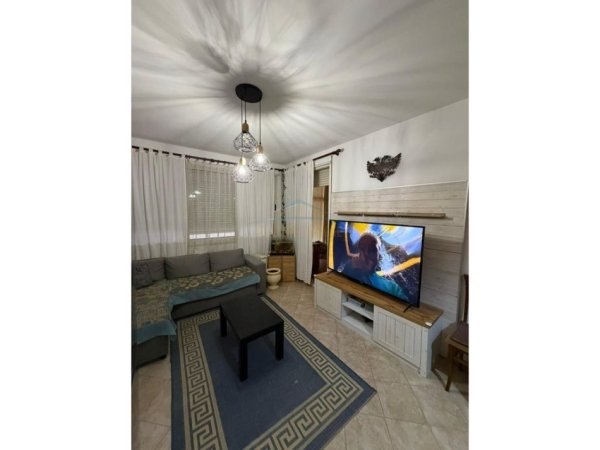 Tirane, jepet me qera apartament 2+1+Aneks+Ballkon Kati 2, 75 m² 400 € 