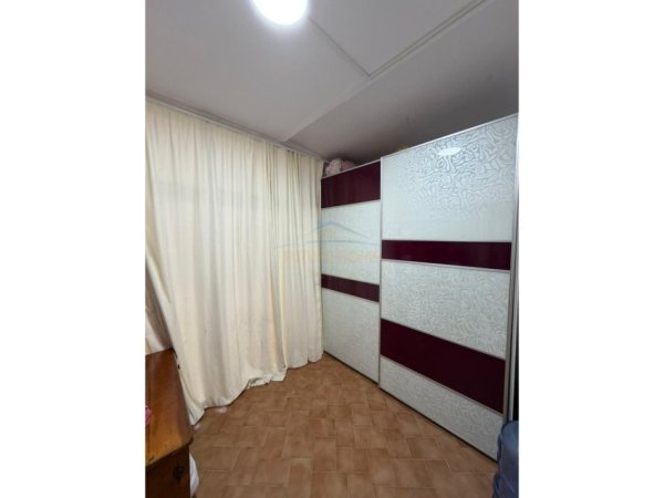 Tirane, jepet me qera apartament 2+1+Aneks+Ballkon Kati 2, 75 m² 400 € 