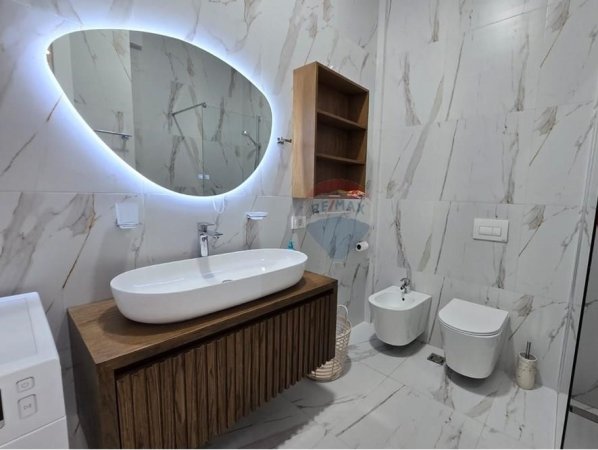 Tirane, jepet me qera apartament 1+1 , 75 m² 800 € (Deliorgji)