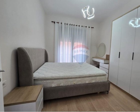 Tirane, jepet me qera apartament 1+1 , 75 m² 800 € (Deliorgji)